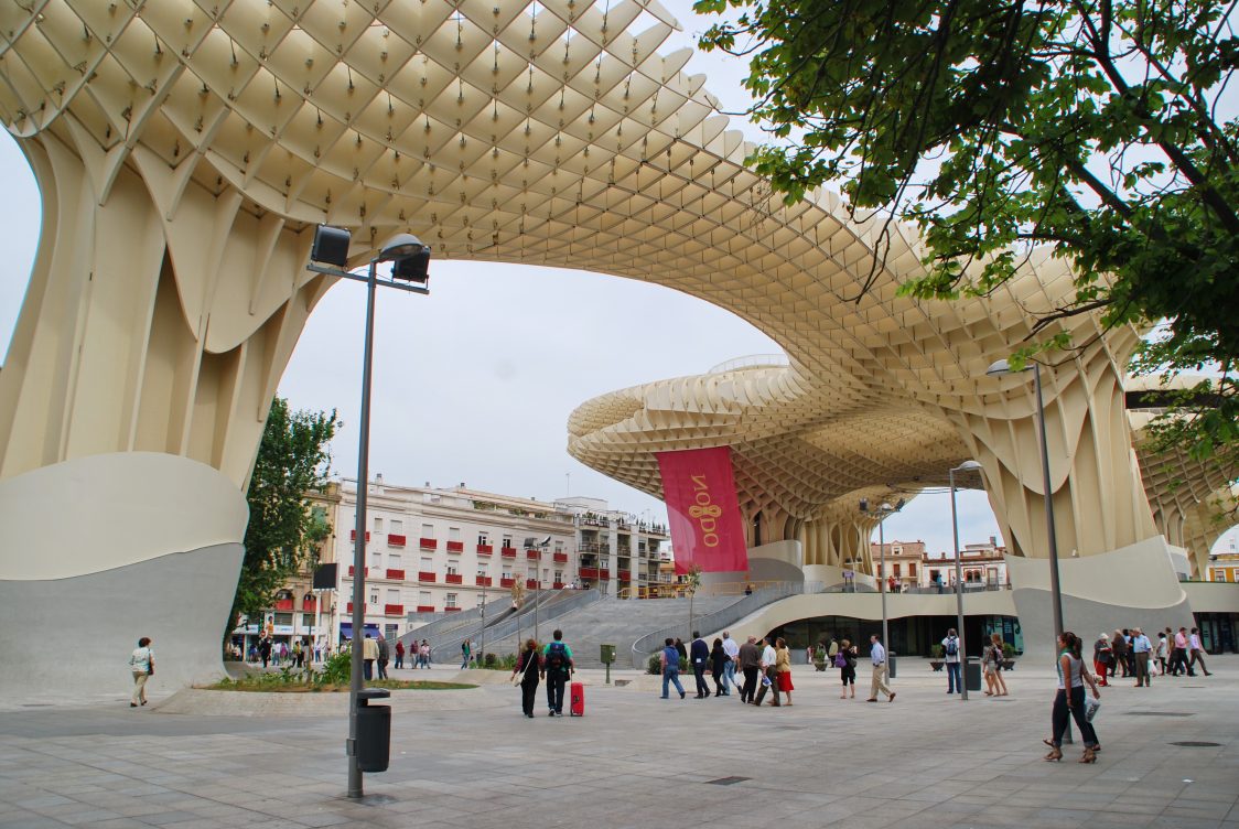 Los alumnos que estudian un EMBA disfrutan de Las Setas de Sevilla (Metropol Parasol), espacio ideal para espectáculos y eventos. Sevilla Executive MBA
